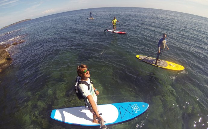 Новый вид спорта SUP-серфинг набирает популярность во Владивостоке