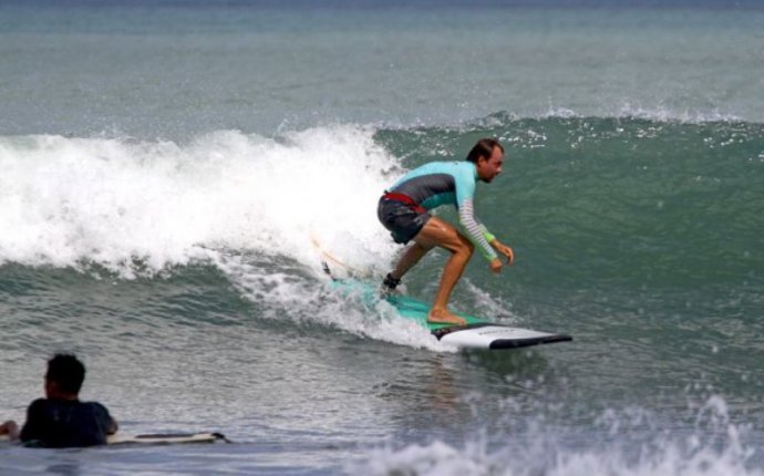 Уроки серфинга на русском и размещение в отеле на Бали