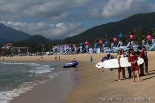 Чемпионат по серфингу в бухте Жиюэвань